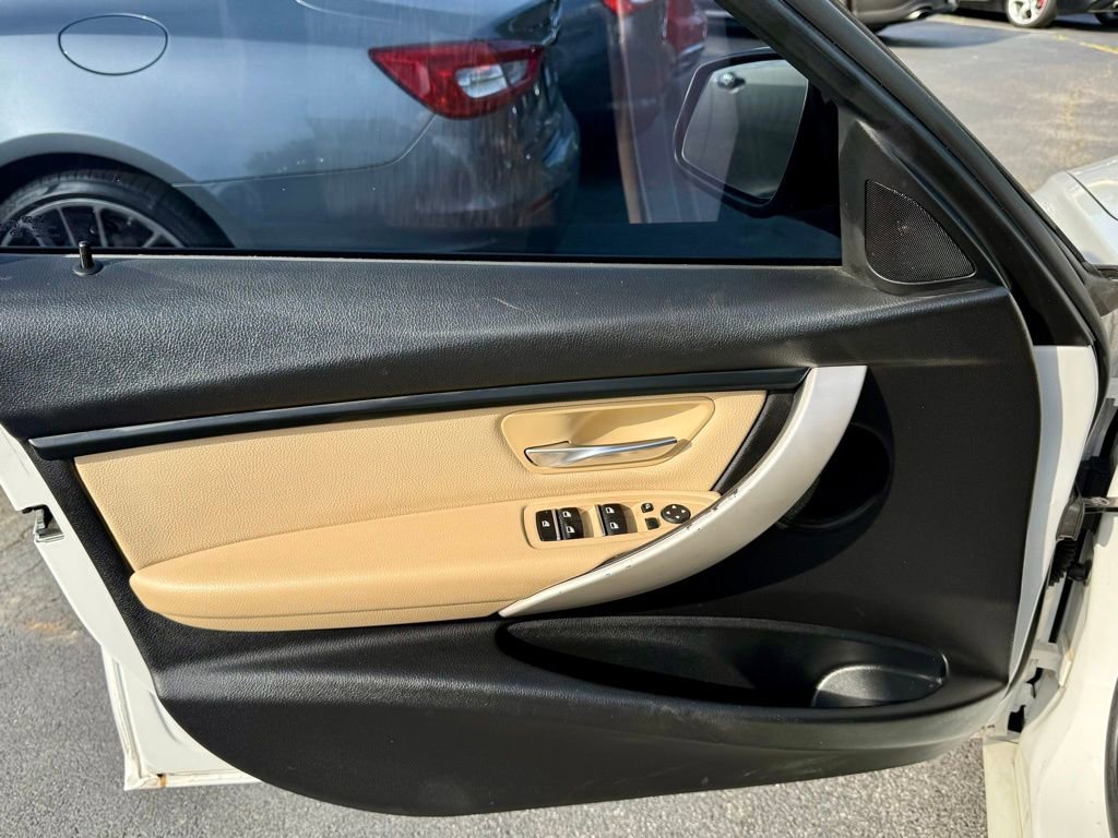 Used 2018 BMW 320i Sedan RWD image 12