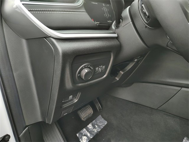 New 2025 Jeep Grand Cherokee Altitude image 14