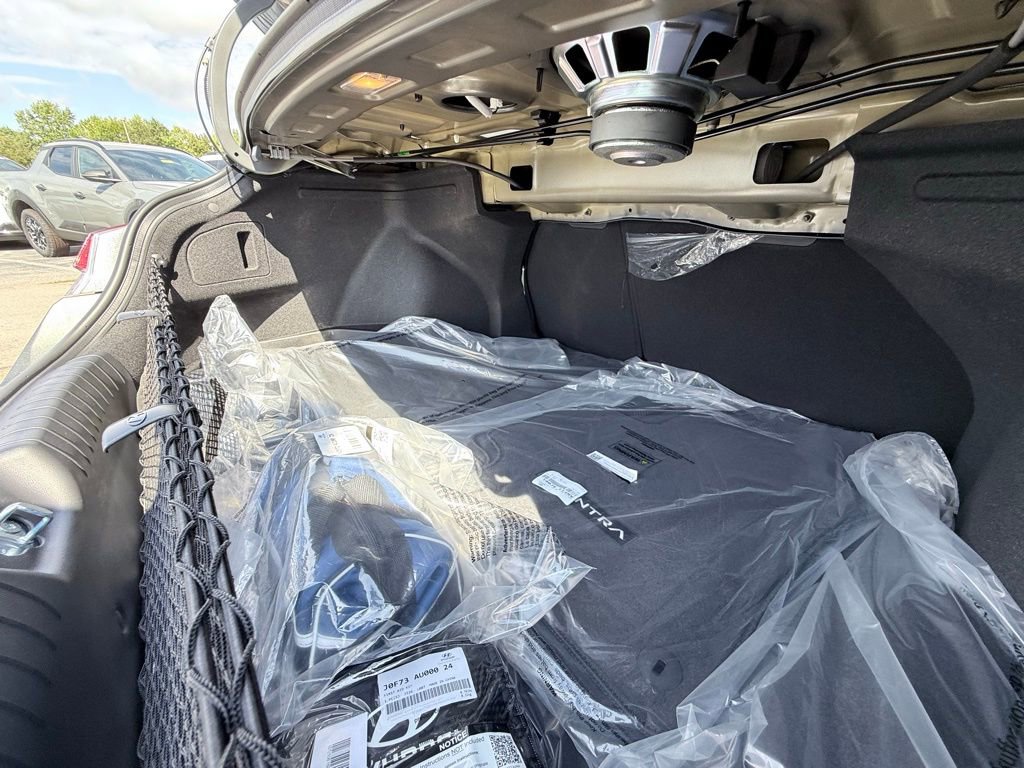 New 2025 Hyundai Elantra Limited image 13