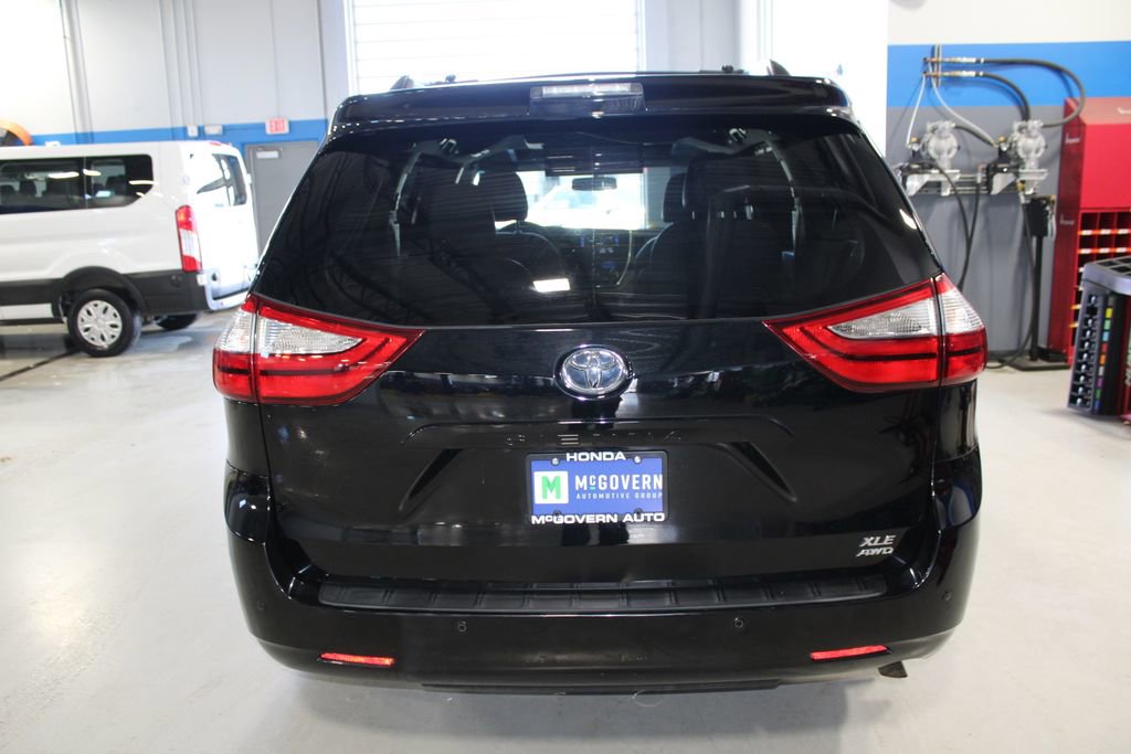 Used 2017 Toyota Sienna XLE Premium image 40