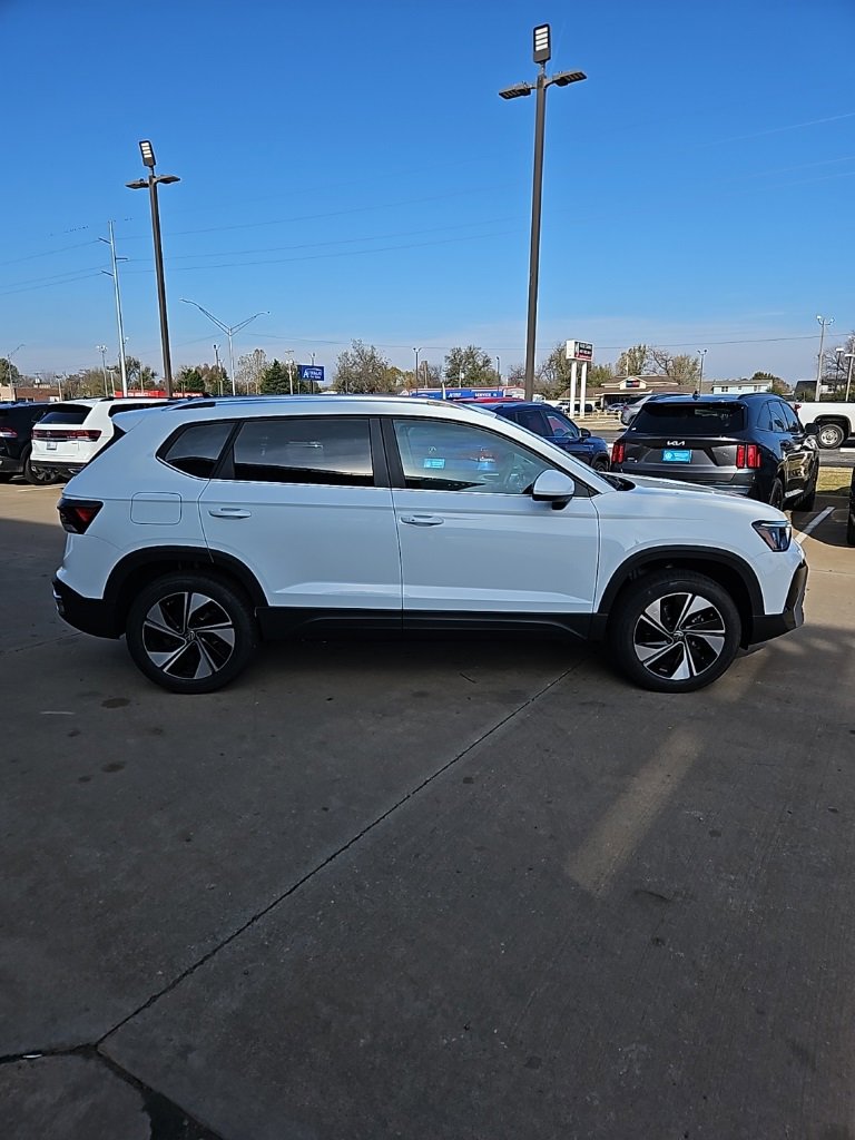 New 2026 Volkswagen Taos SE image 4
