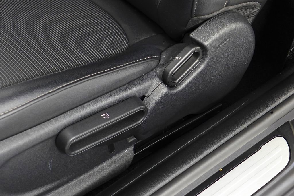 Used 2015 MINI Cooper 2-Door Hardtop image 24