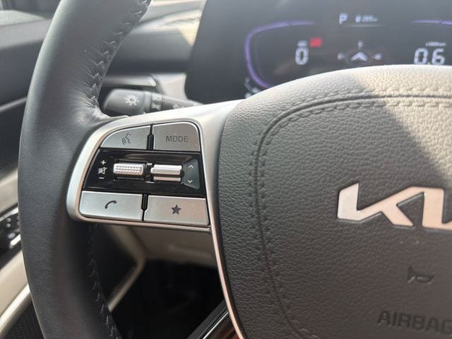 Used 2025 Kia Telluride S FWD image 30