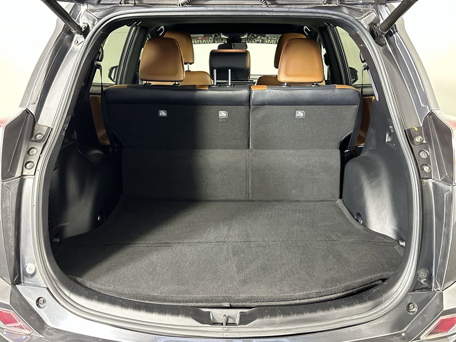 Used 2017 Toyota RAV4 SE image 29