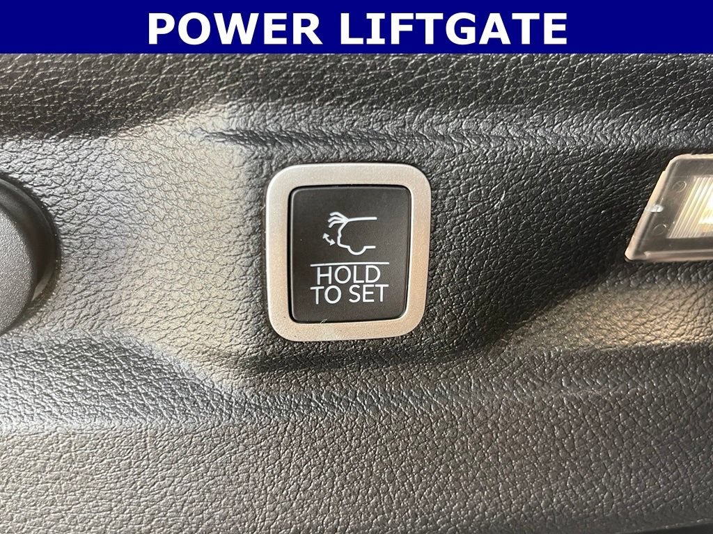Used 2023 Jeep Grand Cherokee L Limited AWD/4WD image 16