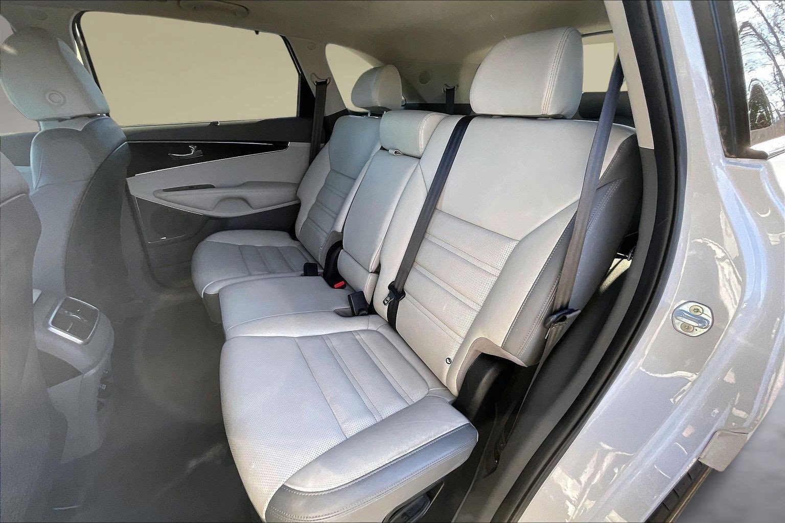 Used 2019 Kia Sorento SX image 22