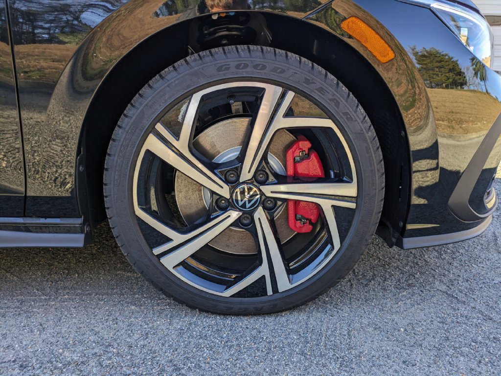 New 2024 Volkswagen GTI SE FWD image 11