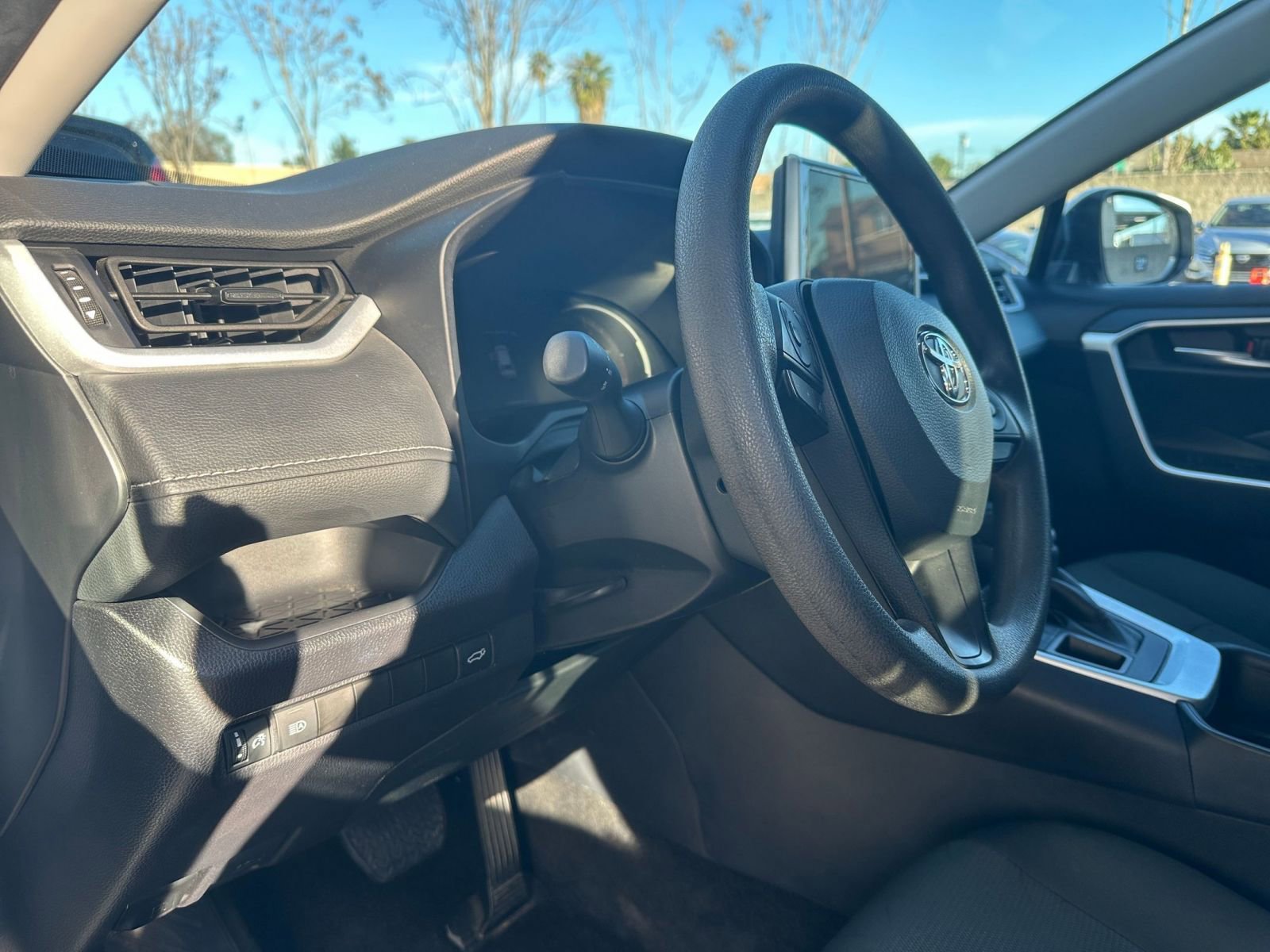 Used 2025 Toyota RAV4 XLE w/ Convenience Package image 36