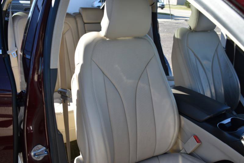 Used 2017 Lincoln MKX Reserve w/ Cargo Accessories Package FWD image 11