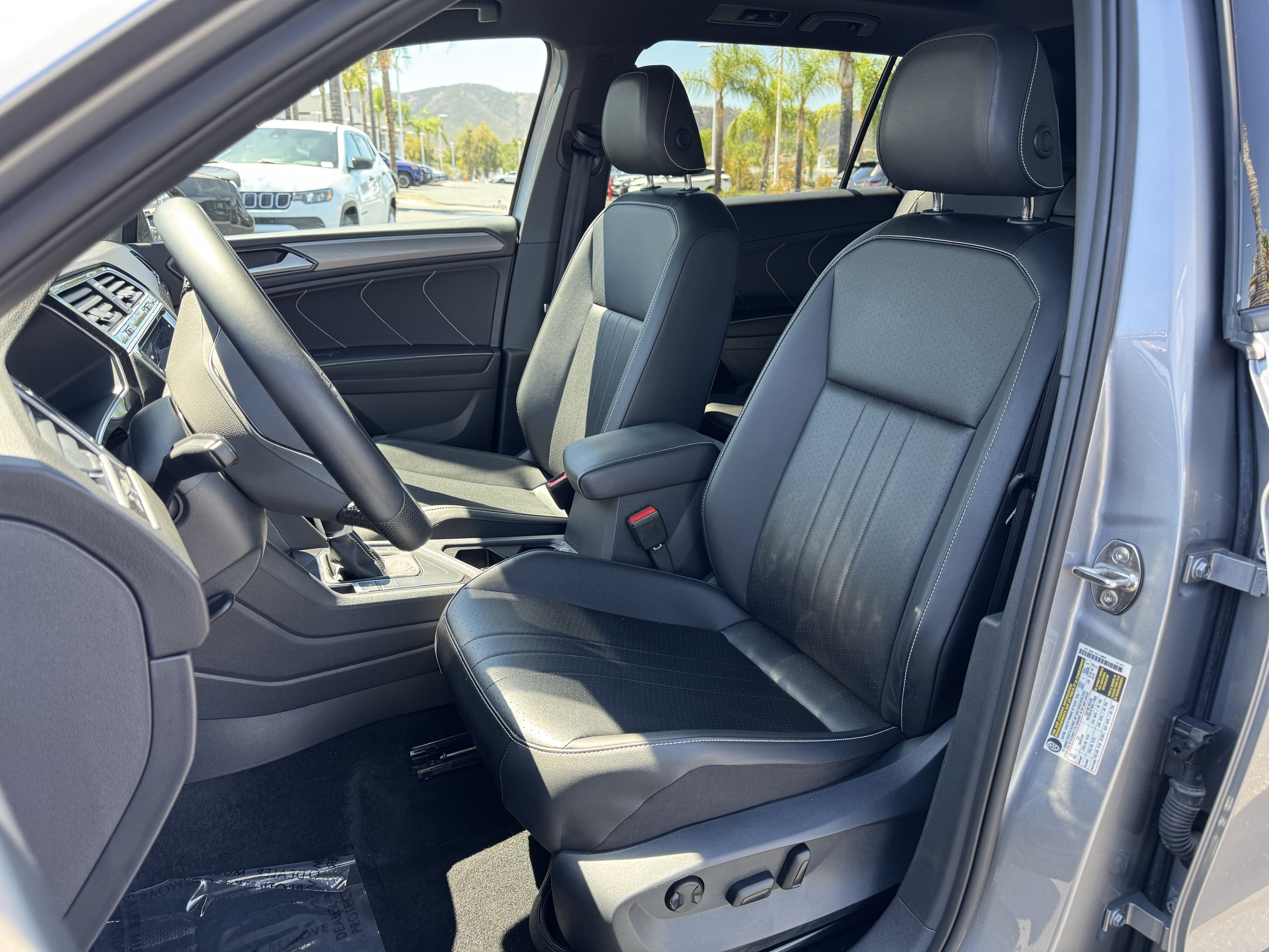 Used 2024 Volkswagen Tiguan SE R-Line FWD image 15