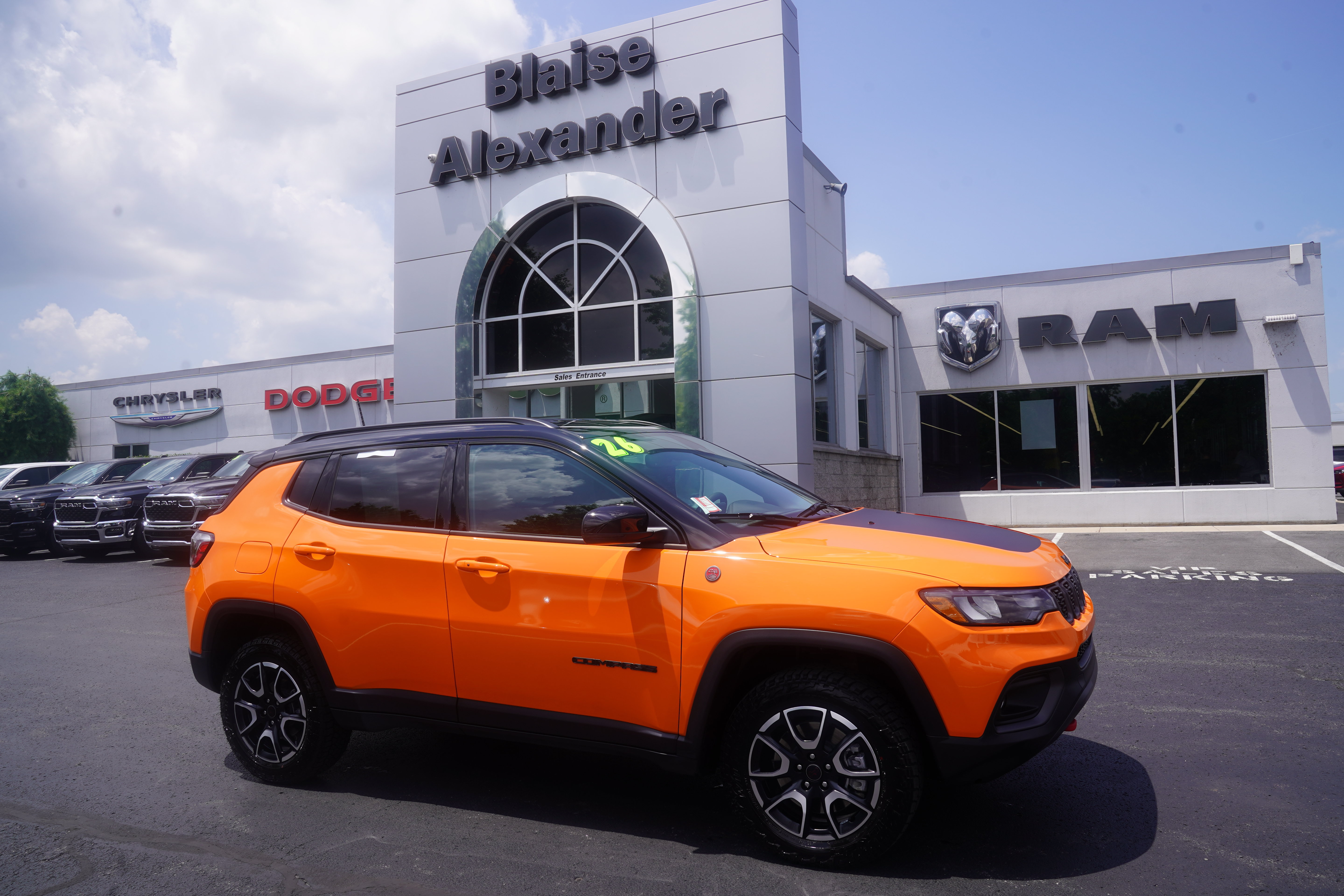 Used 2026 Jeep Compass Trailhawk AWD/4WD image 1