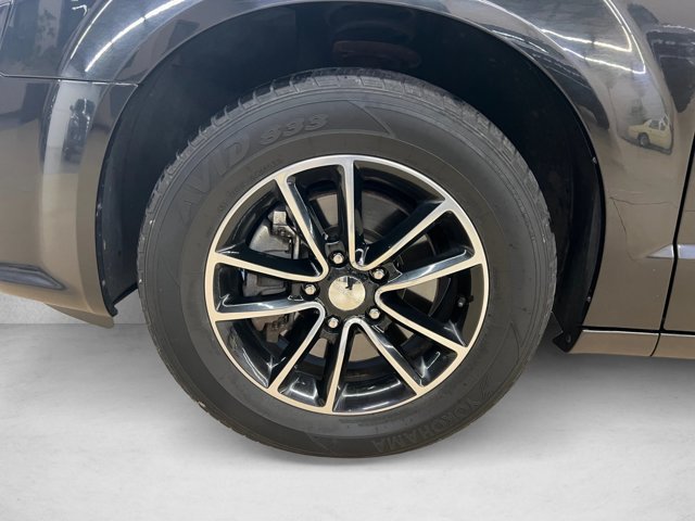 Used 2018 Dodge Grand Caravan SE FWD image 23
