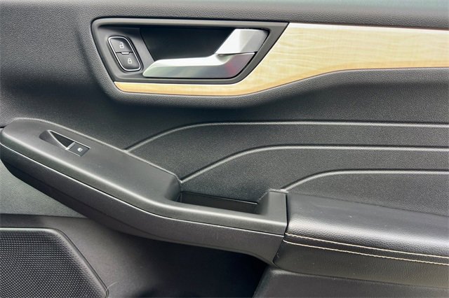 Used 2022 Ford Escape Titanium w/ Titanium Premium Package image 20