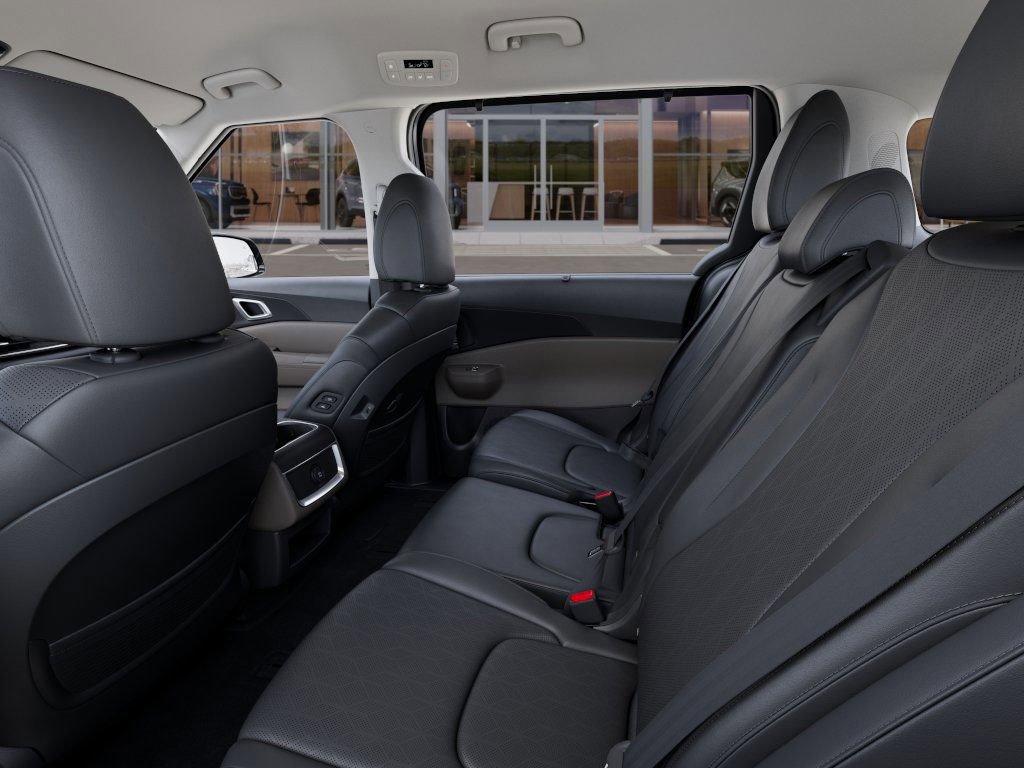 New 2025 Kia Carnival EX image 21