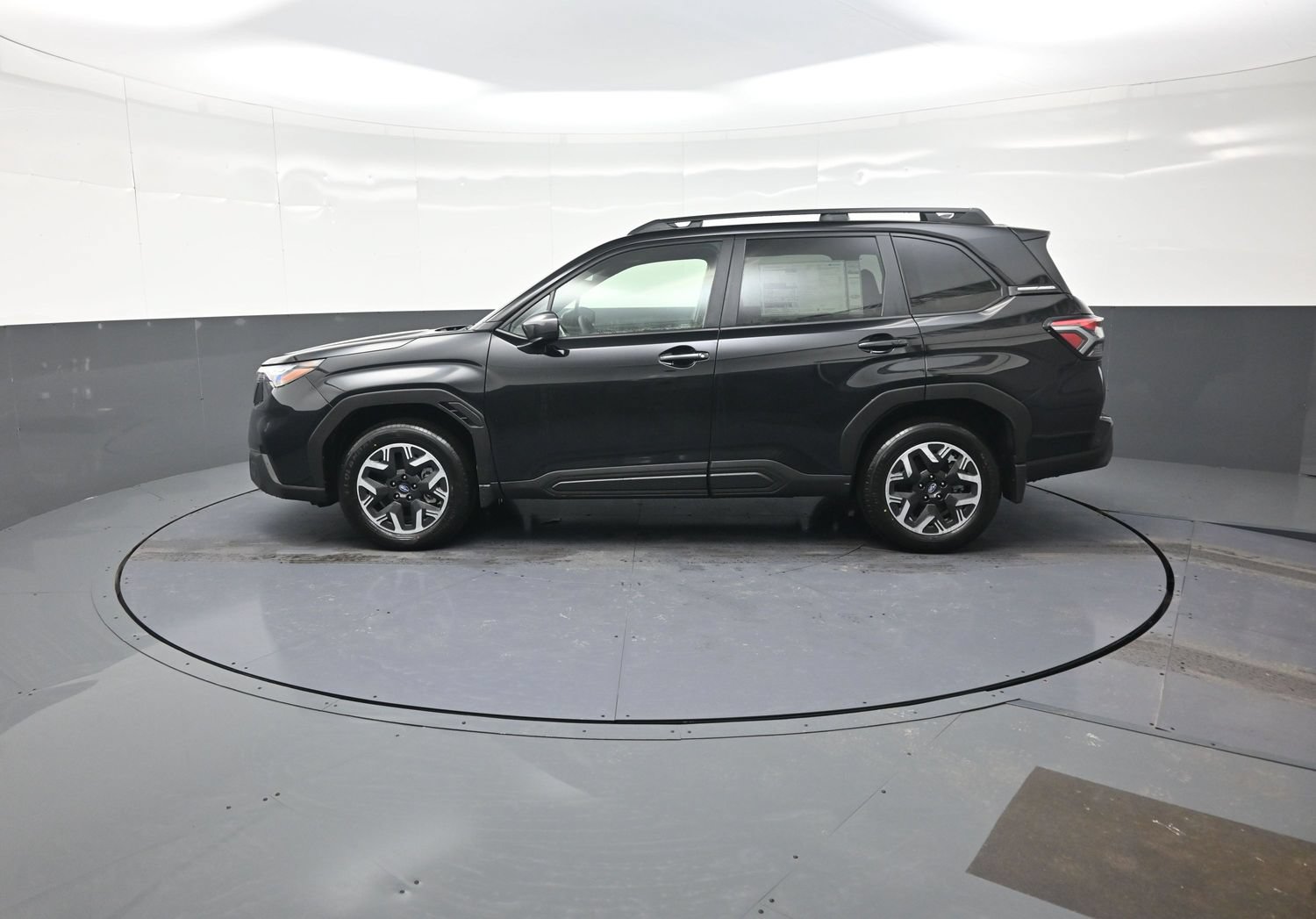 Used 2025 Subaru Forester Premium AWD/4WD image 6
