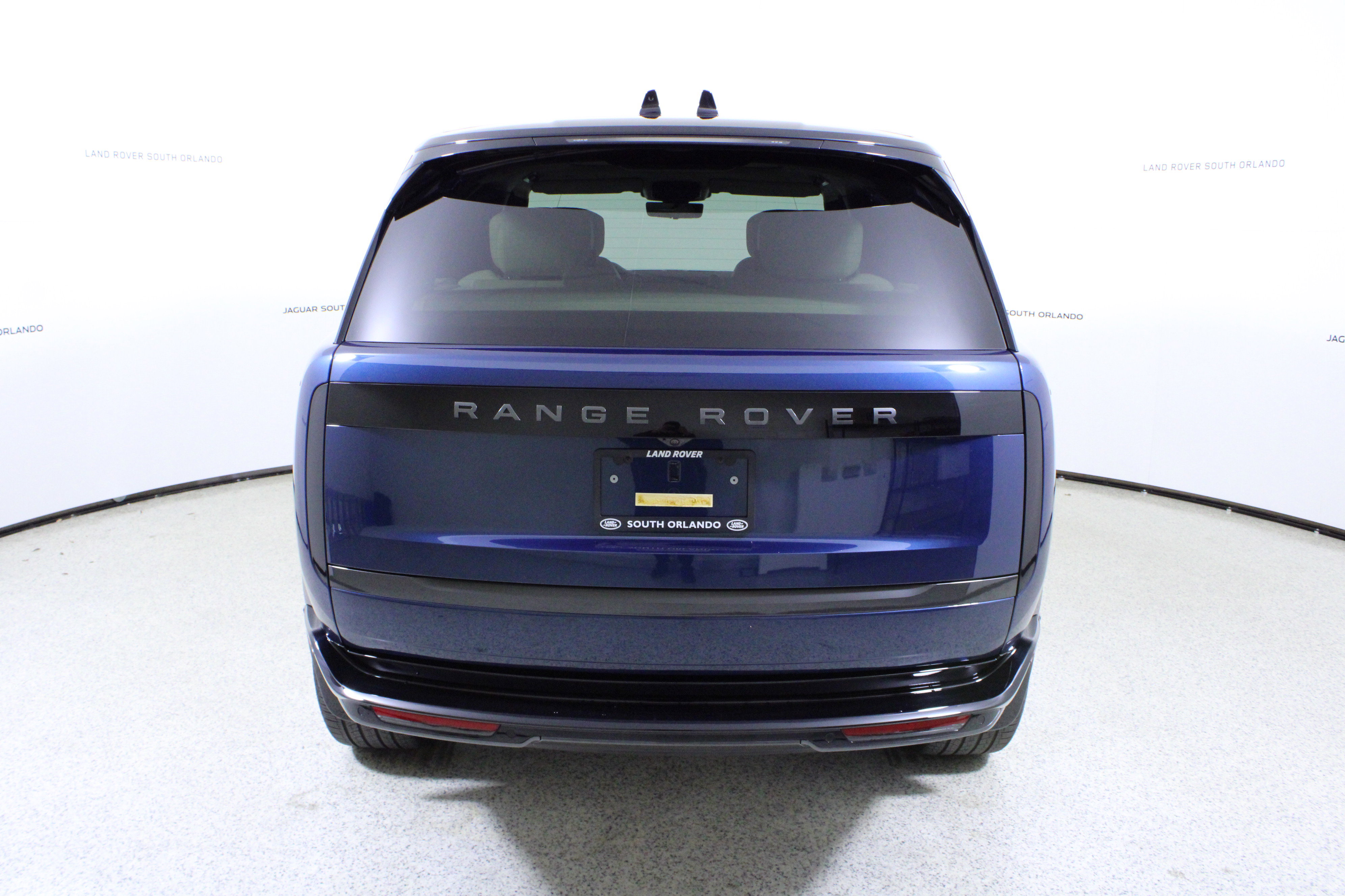 Used 2025 Land Rover Range Rover Autobiography image 6