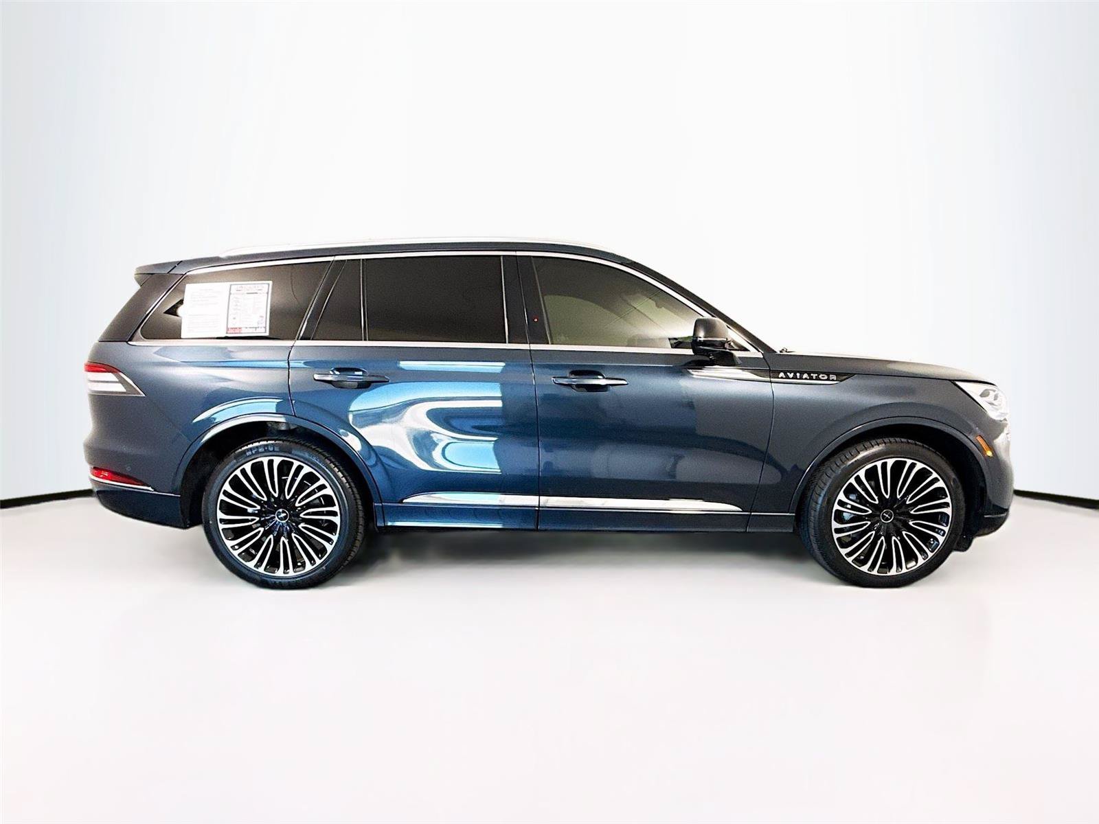 Used 2023 Lincoln Aviator Black Label w/ Dynamic Handling Package AWD/4WD image 41