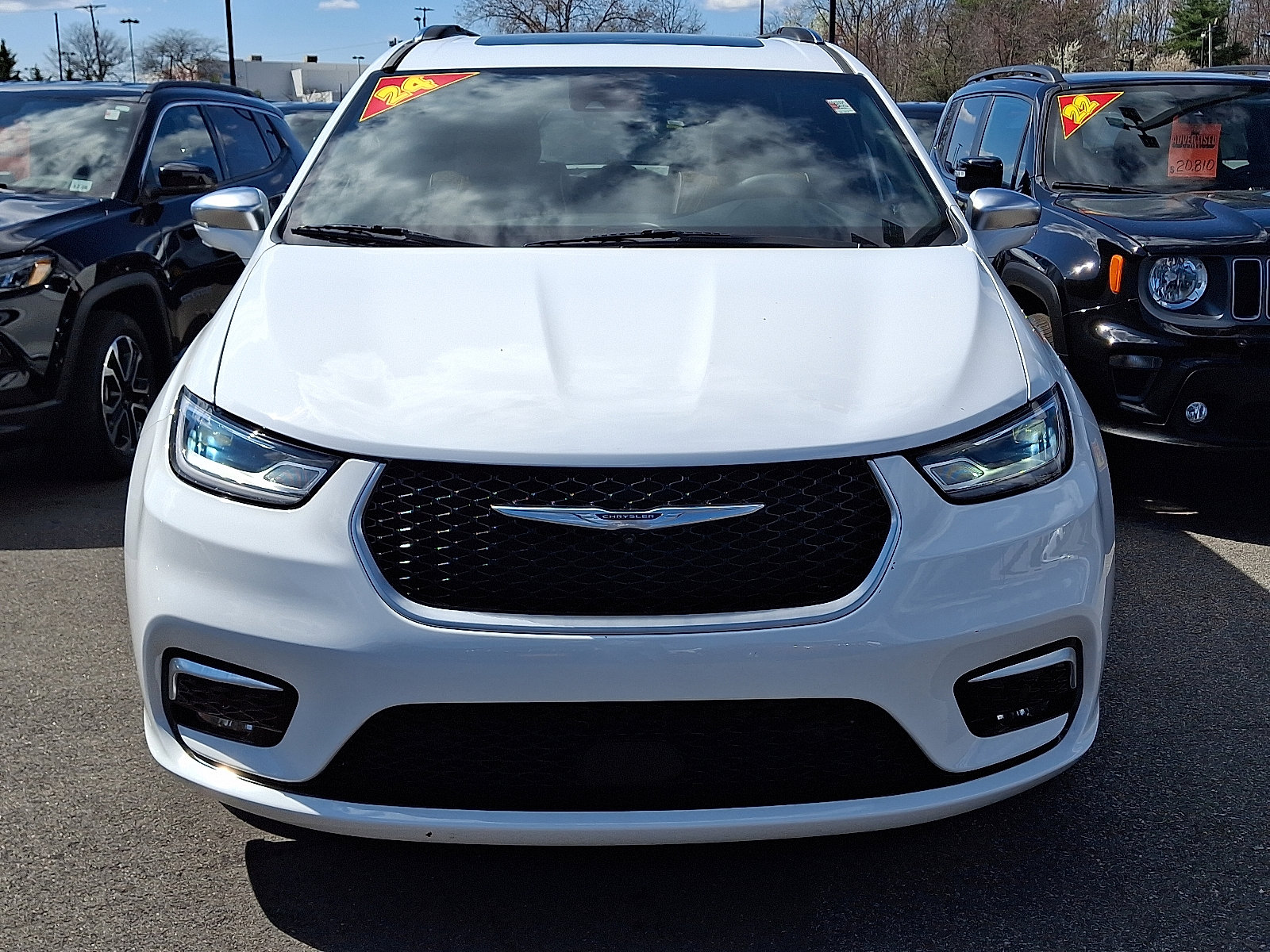 Certified 2024 Chrysler Pacifica Pinnacle image 2