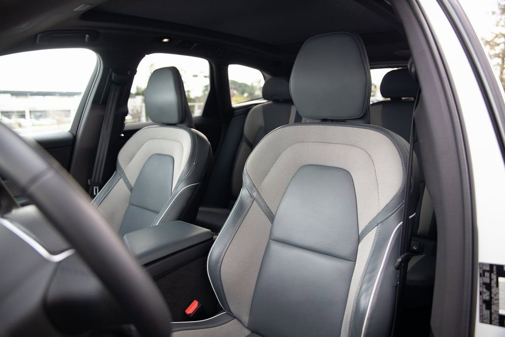 Used 2022 Volvo XC60 B5 R-Design w/ Advanced Package image 14