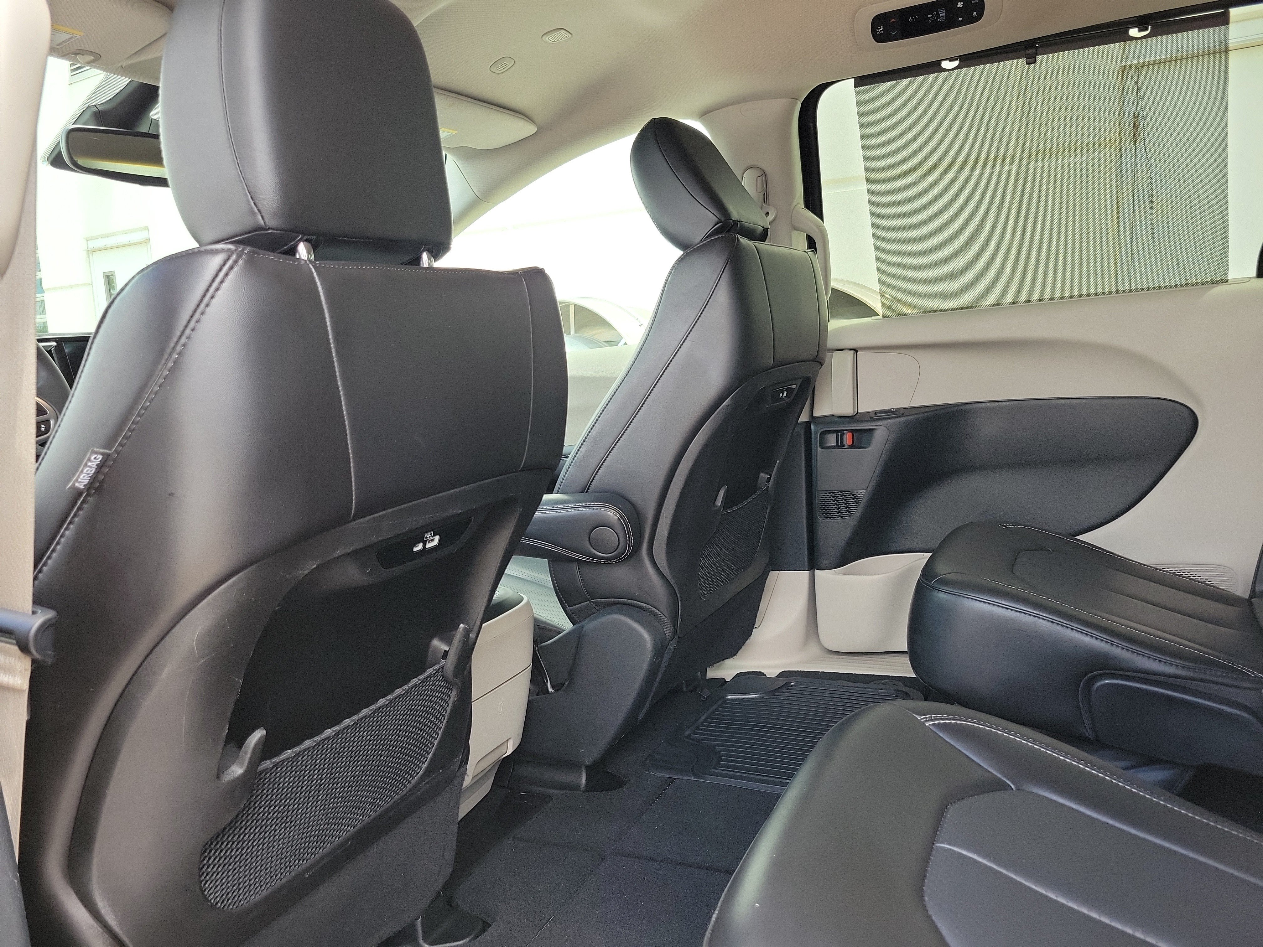 Used 2023 Chrysler Pacifica Touring-L FWD image 14