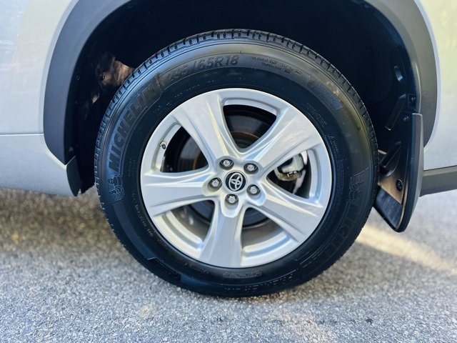Used 2024 Toyota Highlander LE image 28