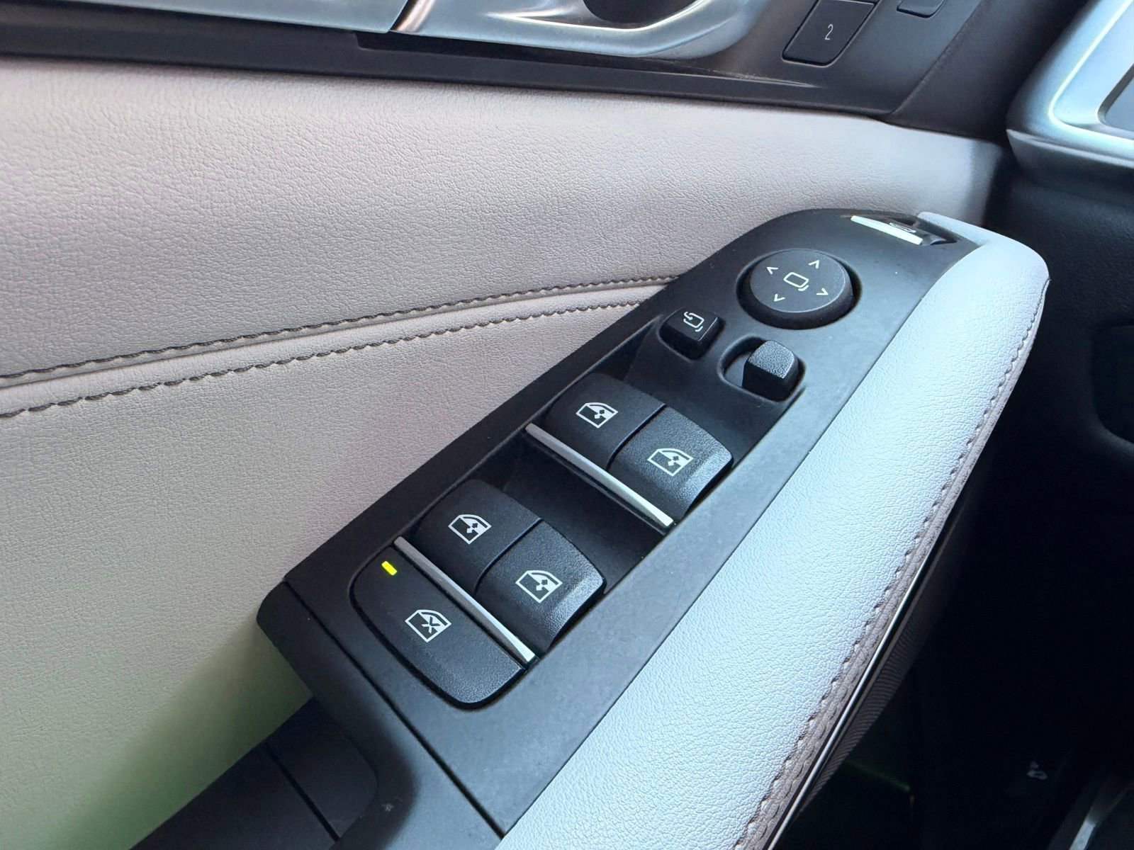 Certified 2025 BMW X5 M60i AWD/4WD image 22