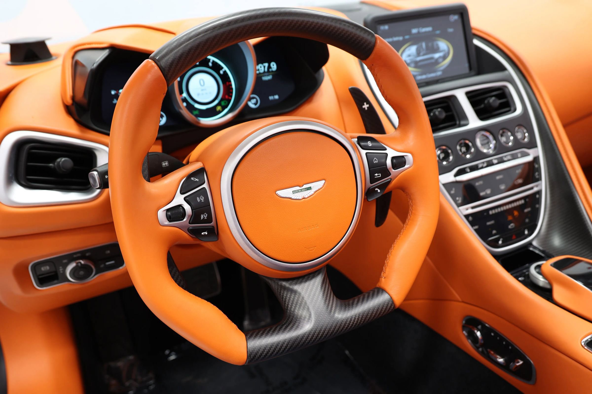 Used 2022 Aston Martin DBS Superleggera Volante RWD image 34
