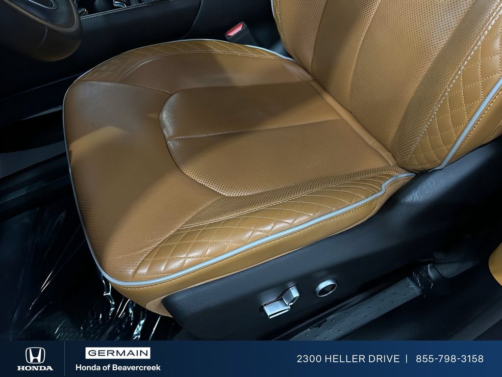 Used 2021 Chrysler Pacifica Pinnacle FWD image 14