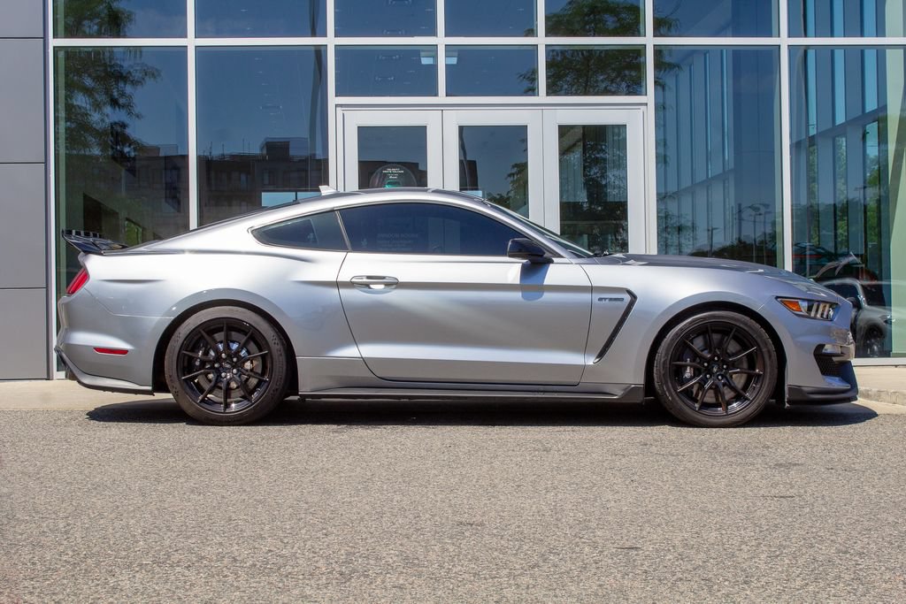 Used 2020 Ford Mustang Shelby GT350 w/ Technology Package RWD image 4