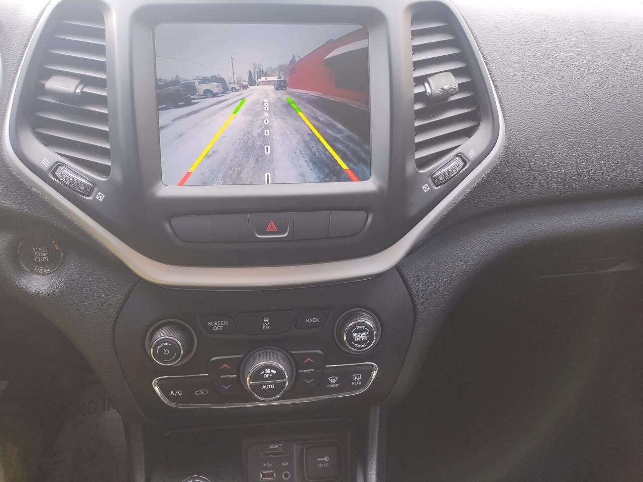 Used 2014 Jeep Cherokee Limited image 10