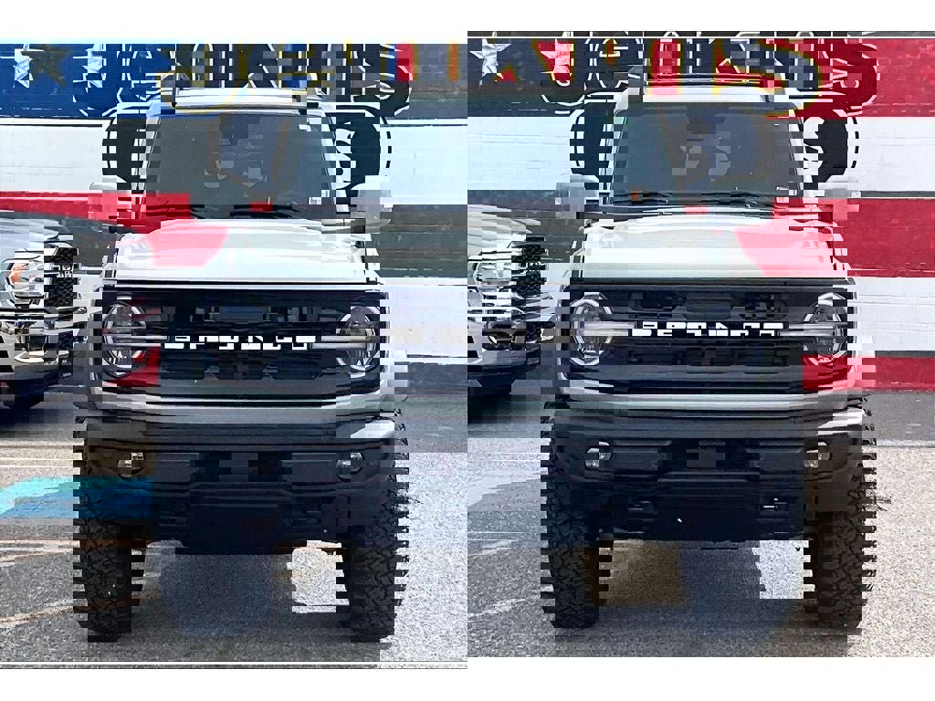 Used 2024 Ford Bronco Outer Banks image 3