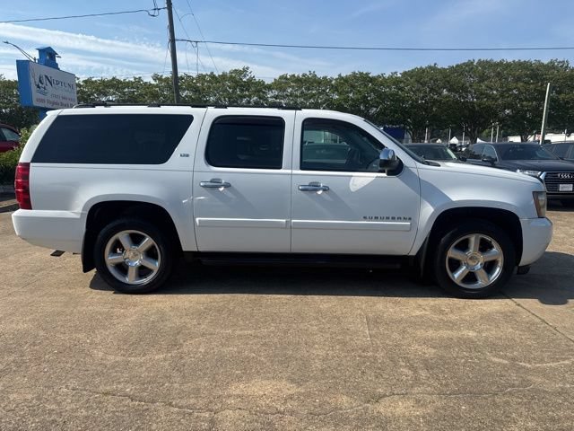 Used 2008 Chevrolet Suburban LTZ w/ LTZ Preferred Equipment Group AWD/4WD image 4