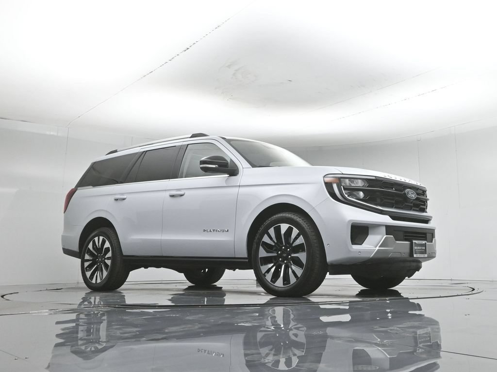 Used 2025 Ford Expedition Platinum w/ Driver's Package AWD/4WD image 4