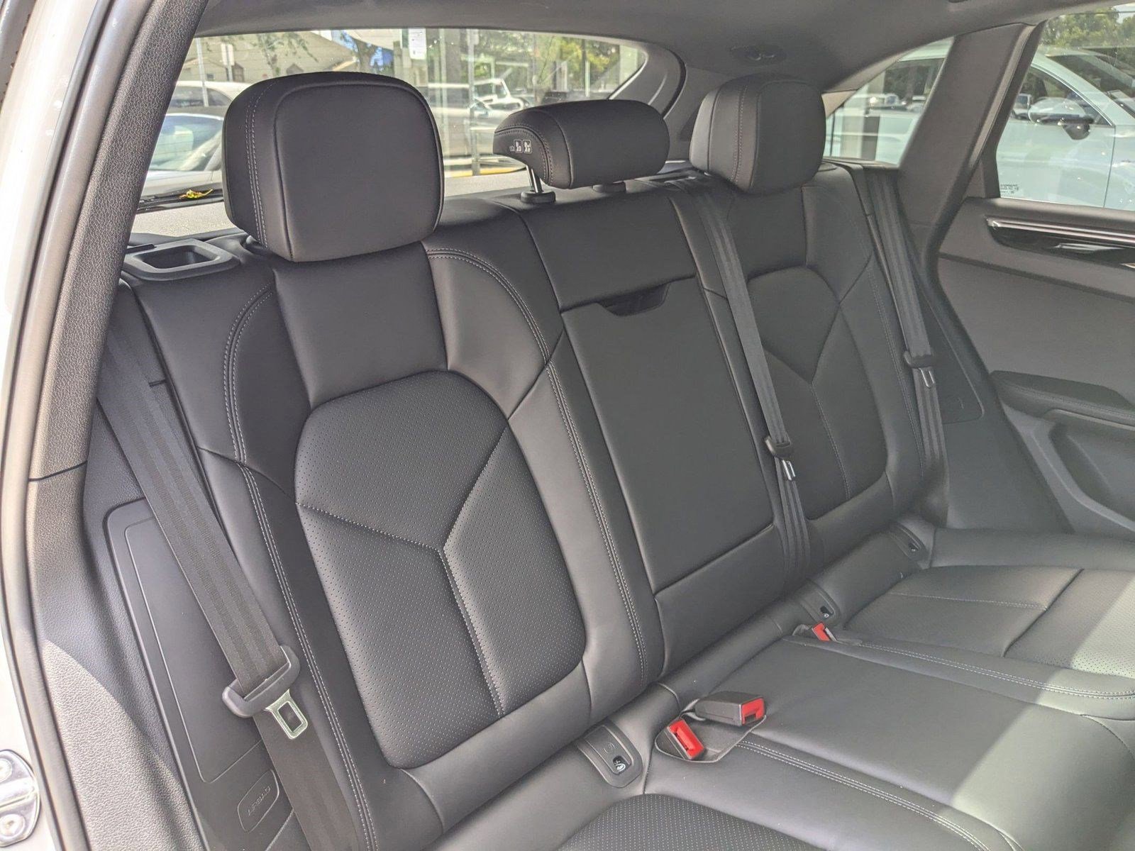 Certified 2025 Porsche Macan image 25