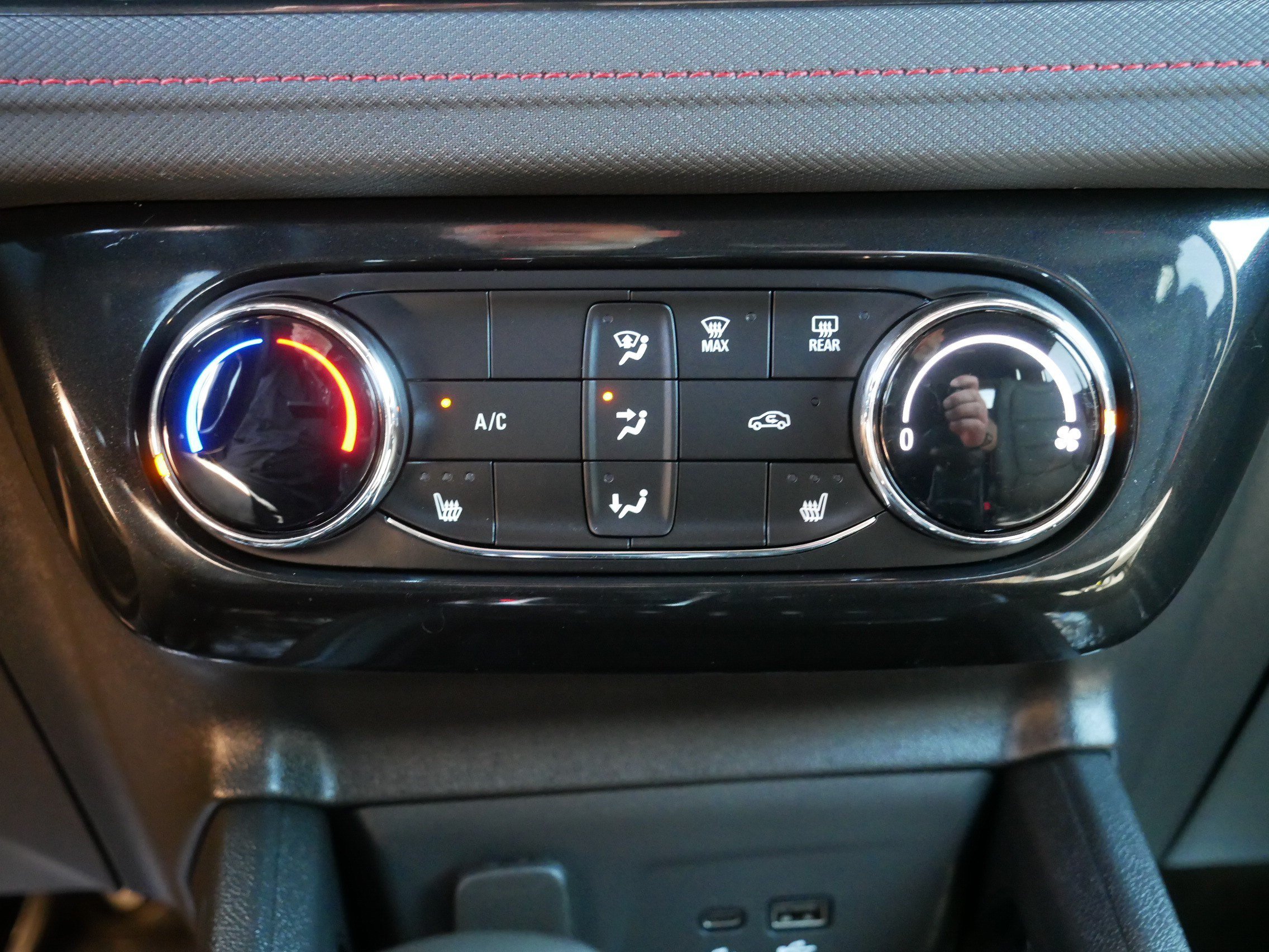 Used 2024 Chevrolet TrailBlazer RS w/ Driver Confidence Package AWD/4WD image 23
