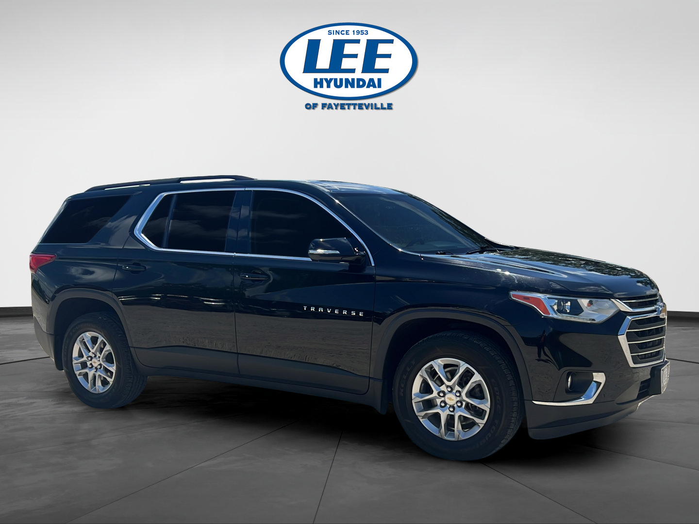 Used 2020 Chevrolet Traverse LT FWD image 1