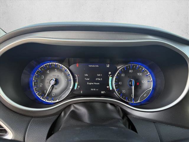 Used 2023 Chrysler Pacifica Touring-L FWD image 15