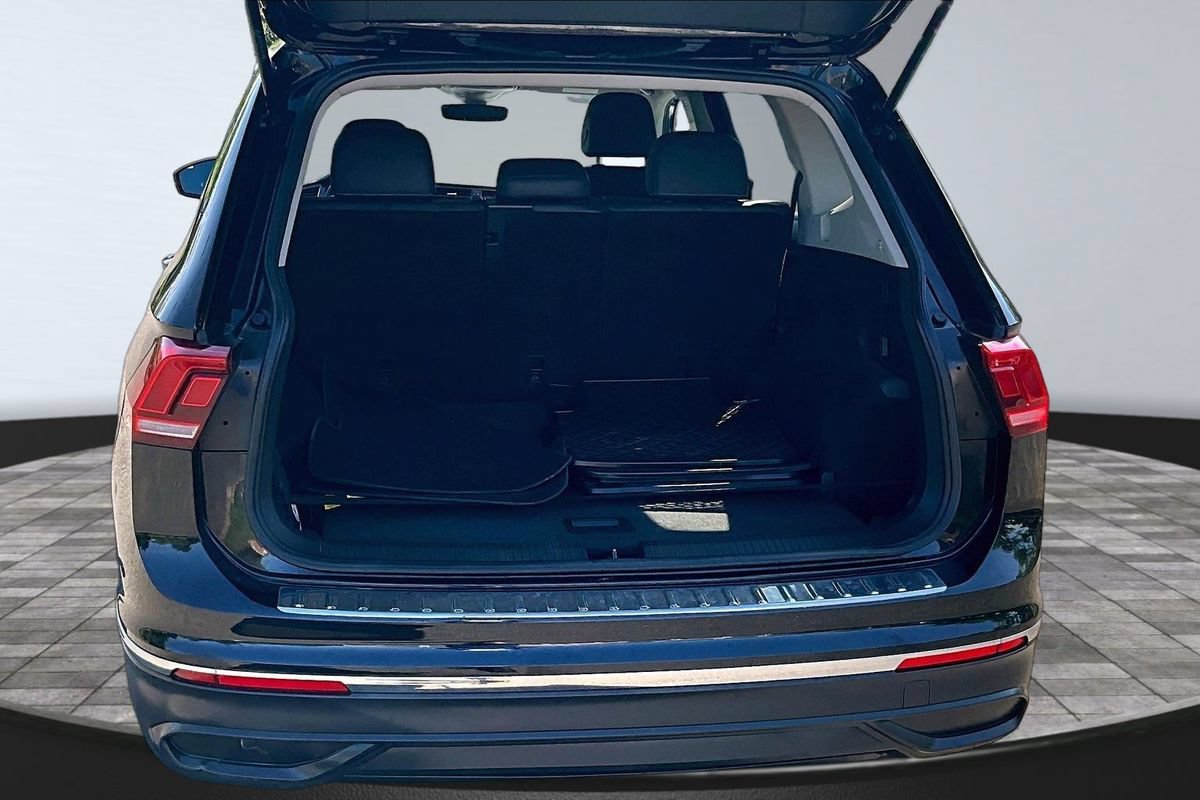 Used 2023 Volkswagen Tiguan SE w/ Panoramic Sunroof Package AWD/4WD image 36
