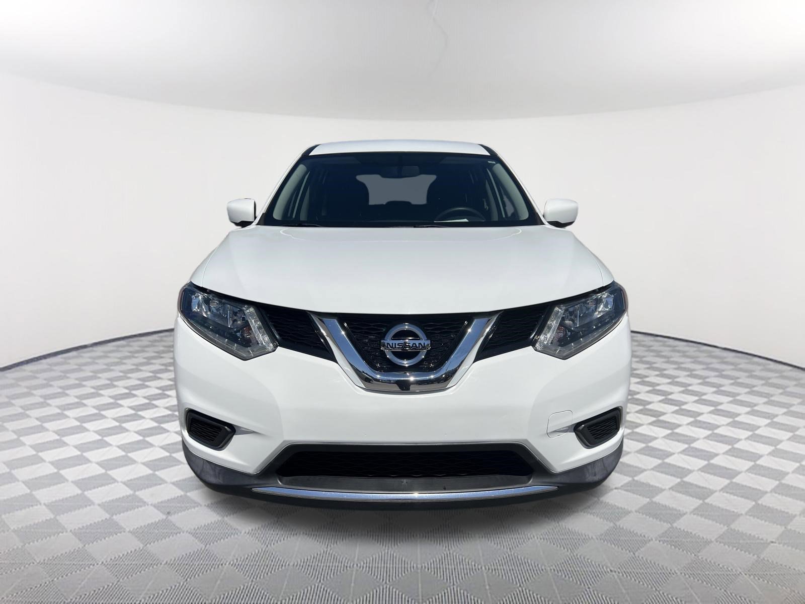 Used 2016 Nissan Rogue S image 2