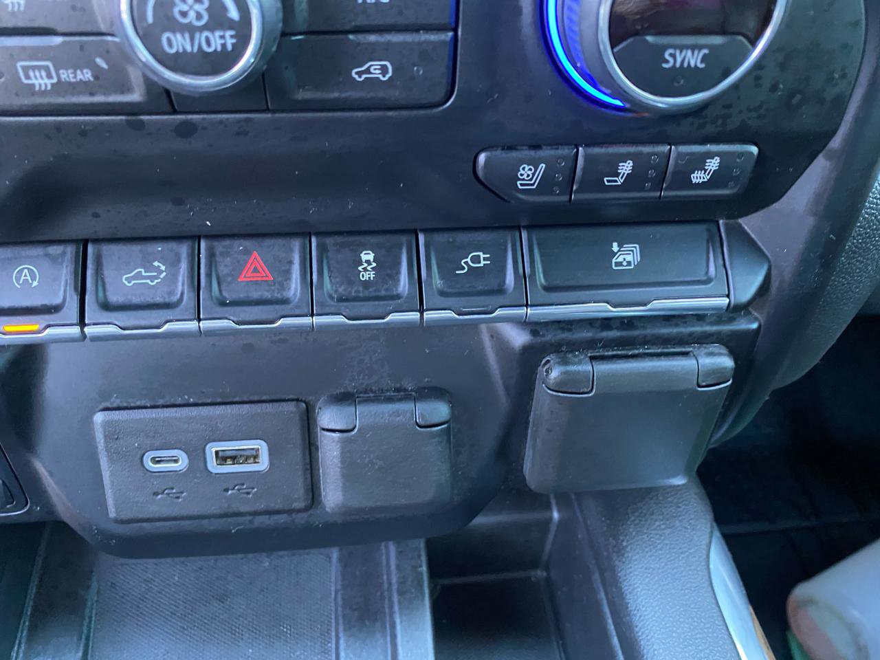 Used 2020 Chevrolet Silverado 1500 High Country w/ Technology Package image 27