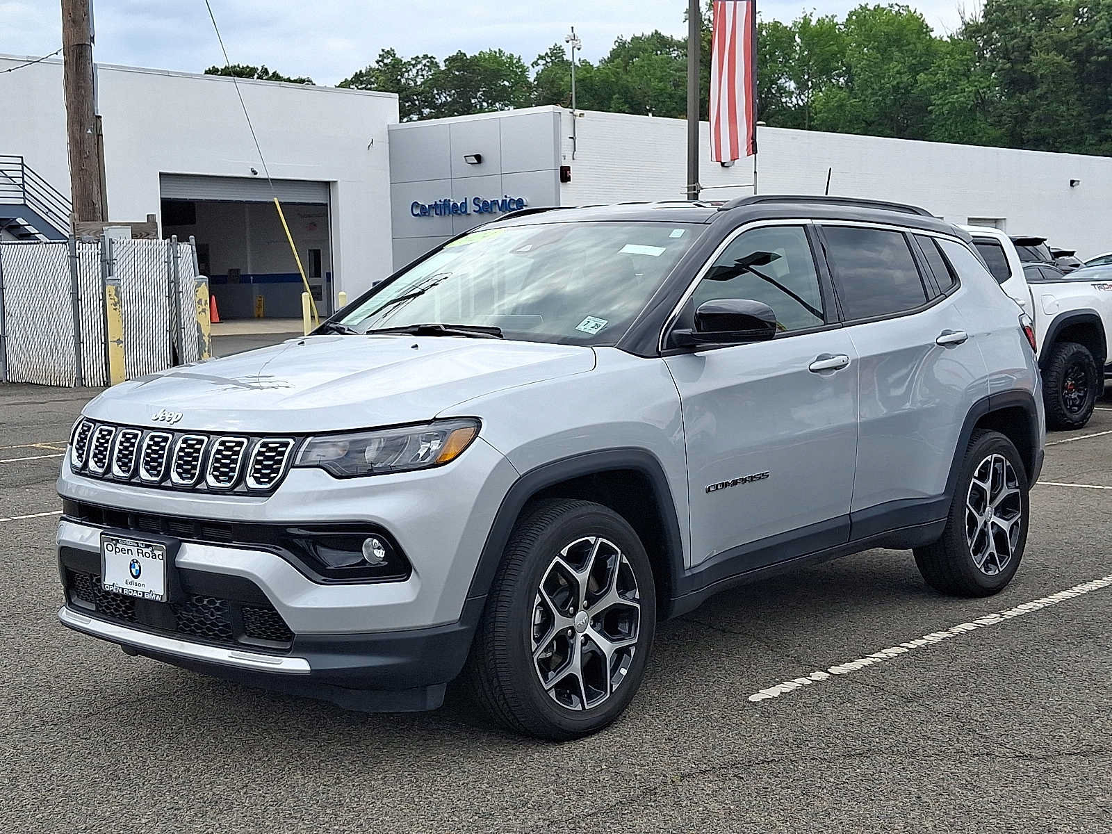 Used 2024 Jeep Compass Limited AWD/4WD image 3