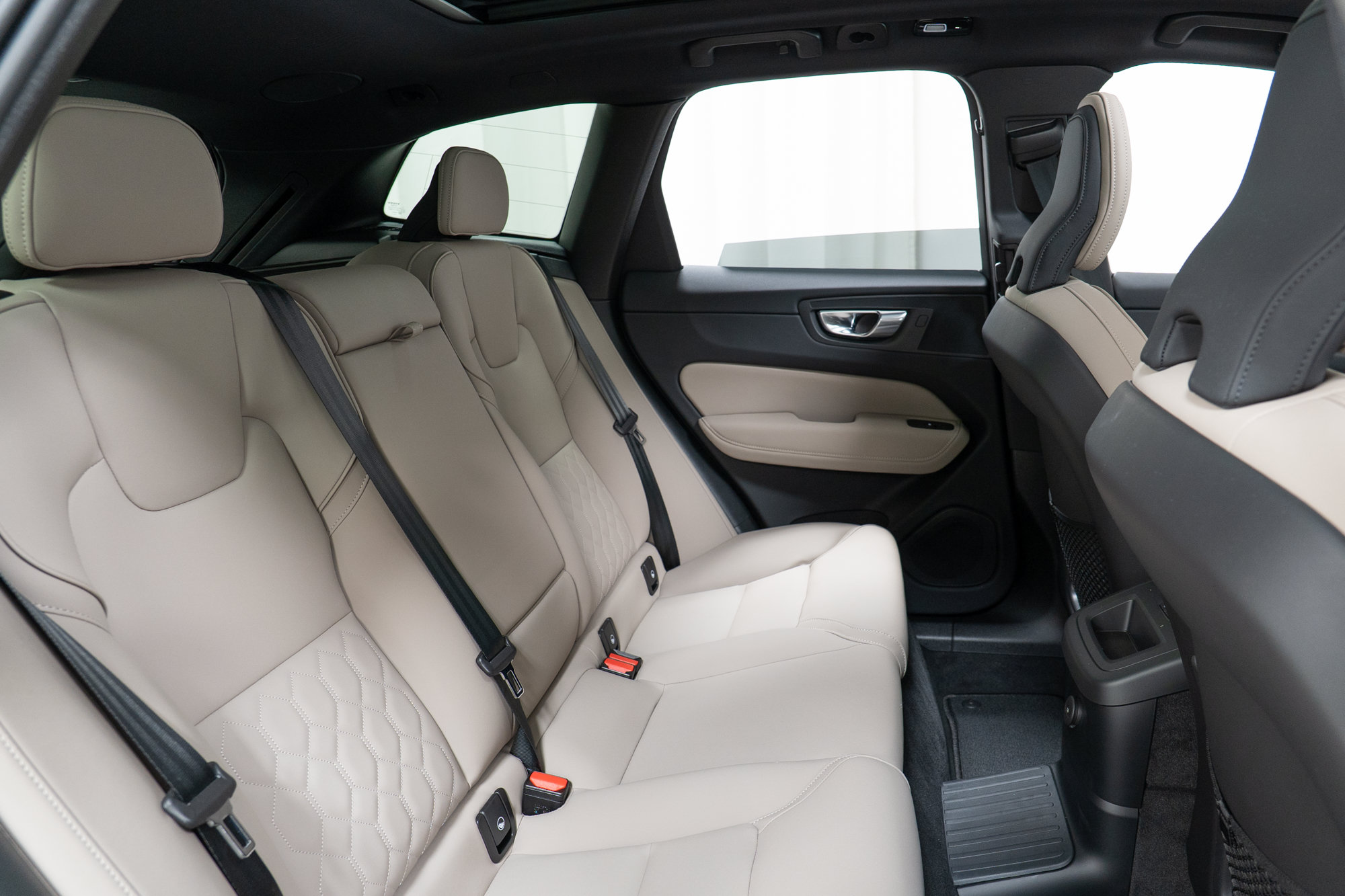 New 2026 Volvo XC60 T8 Plus w/ Climate Package AWD/4WD image 24