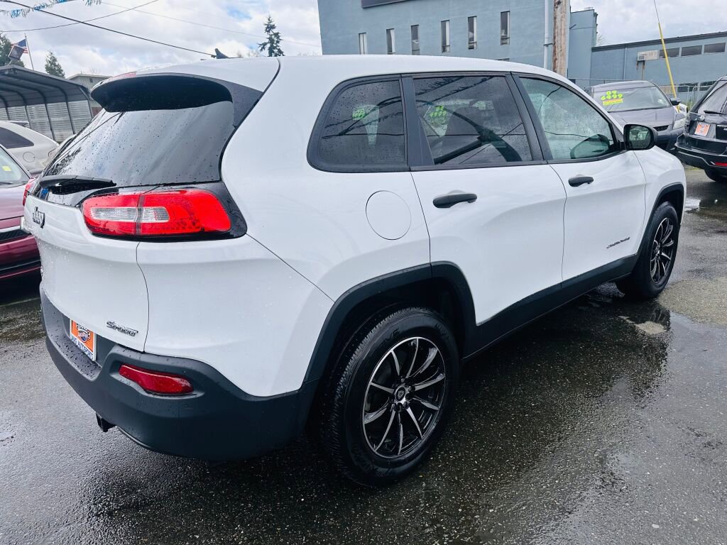 Used 2015 Jeep Cherokee Sport image 6