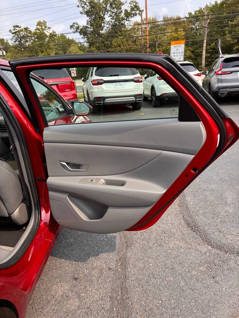 Used 2023 Hyundai Elantra SEL FWD image 21
