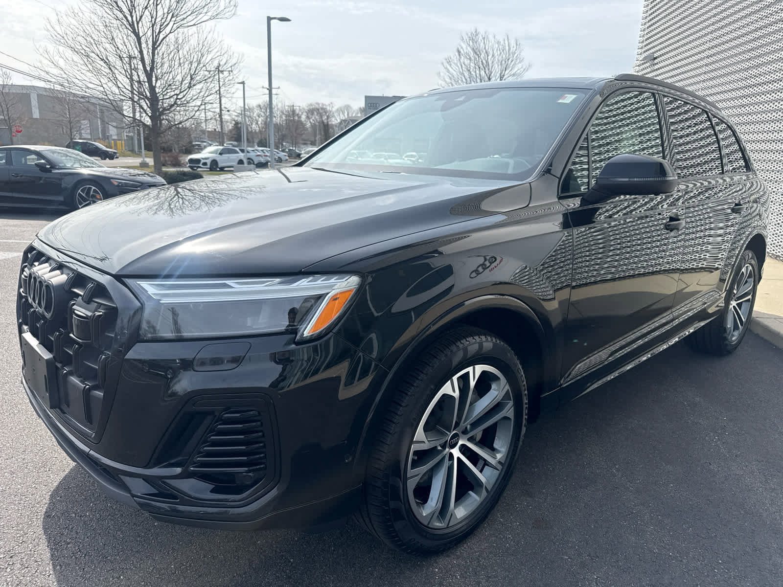 Used 2025 Audi Q7 2.0T Premium Plus w/ Premium Plus Package image 4