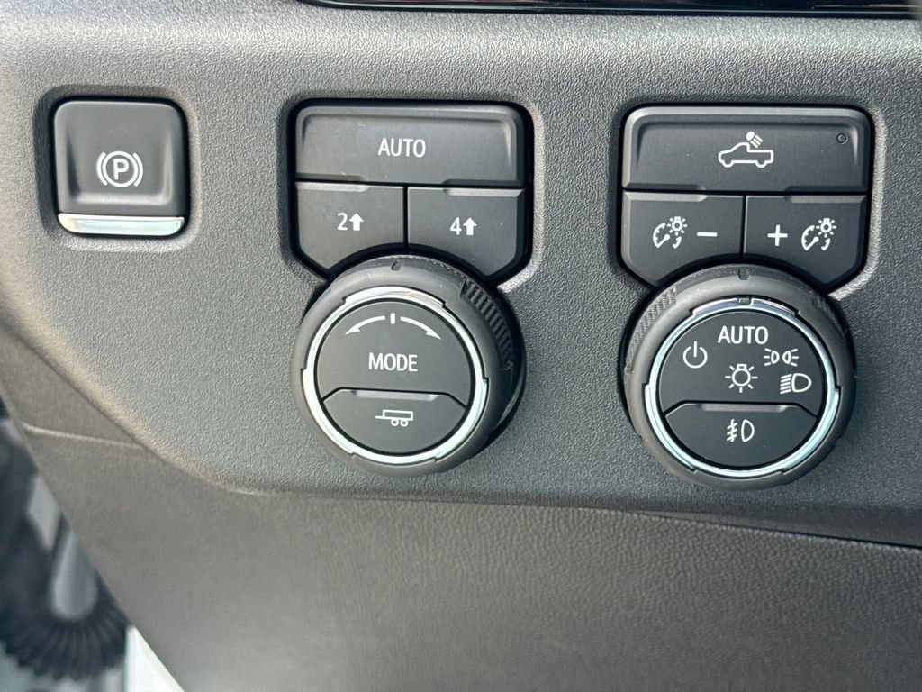 Certified 2025 Chevrolet Silverado 1500 RST AWD/4WD image 16