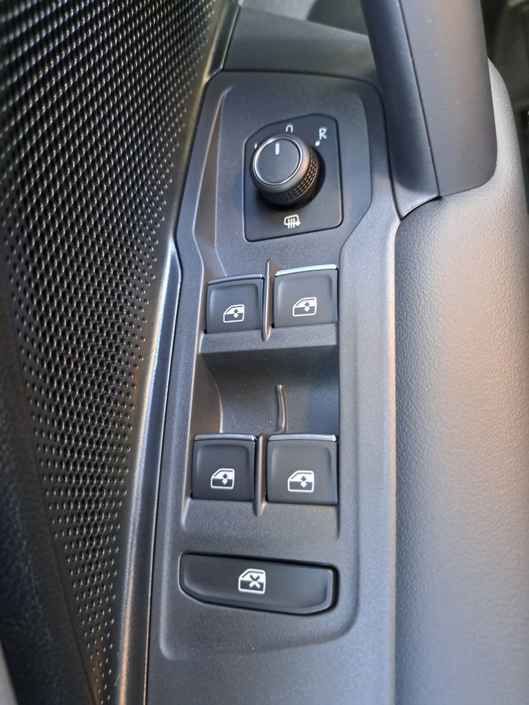 New 2026 Volkswagen Tiguan SE R-Line image 15