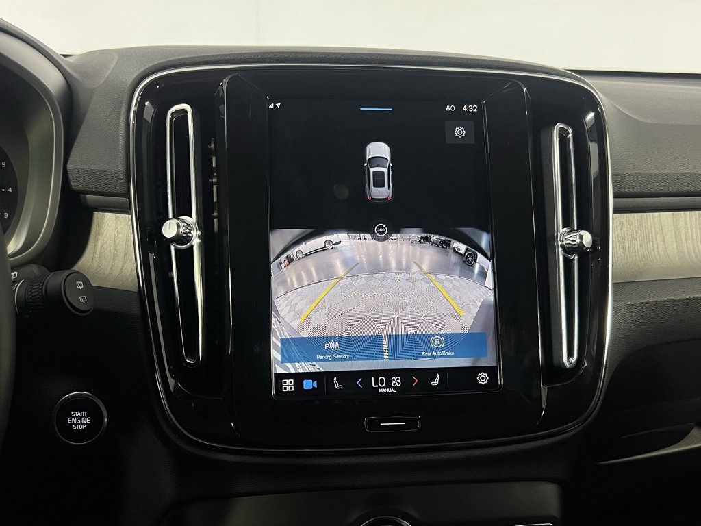 Used 2025 Volvo XC40 B5 Plus image 48