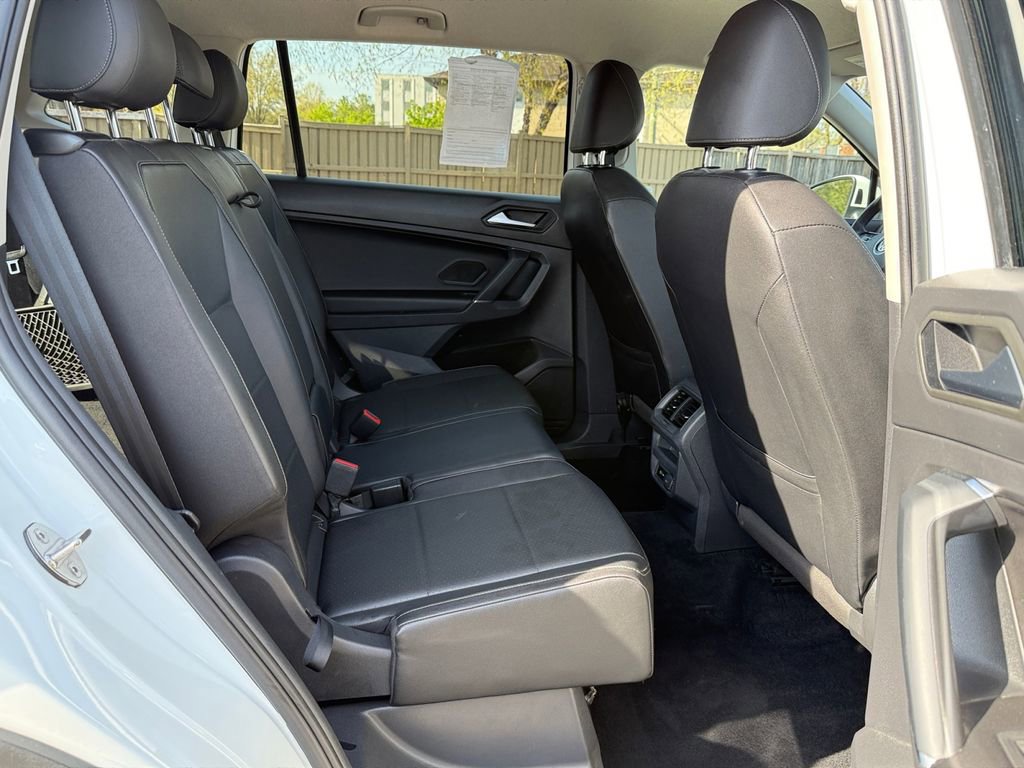 Used 2020 Volkswagen Tiguan SE image 28