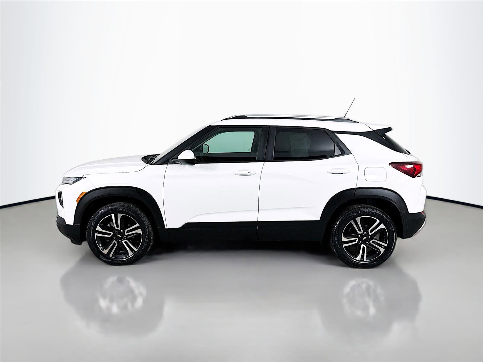 Used 2023 Chevrolet TrailBlazer LT w/ Convenience Package image 5